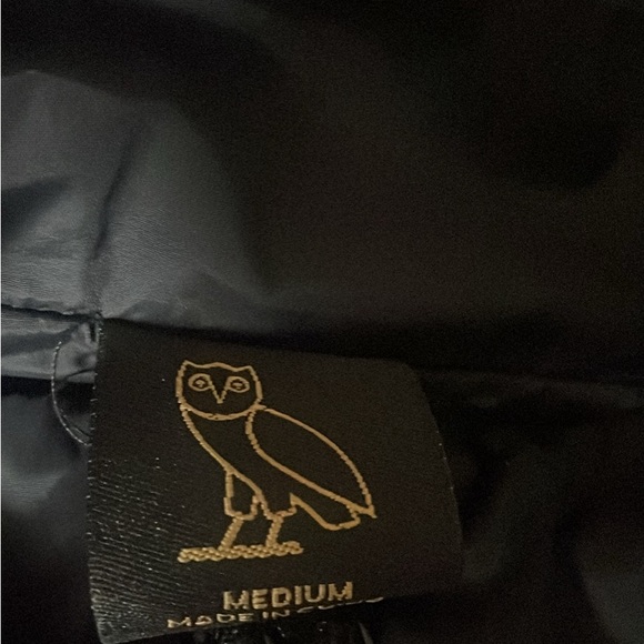 Good condition Ovo windbreaker size medium with the tag and the bag - Picture 3 of 3